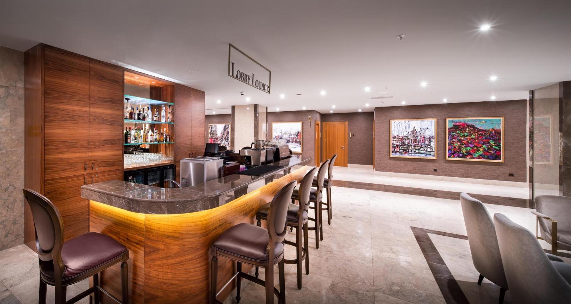 Concorde Tower Hotel & Casino Nicosia Eksteriør billede The bar at the London Marriott West End